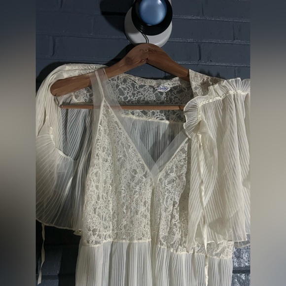 Vintage Sheer Pleated Nightgown Negligee by Radcliffe Large Lace Peignoir Set - Picture 2 of 4